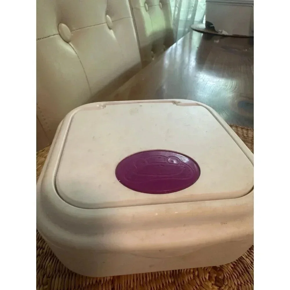 Kandoo Wipes plastic container